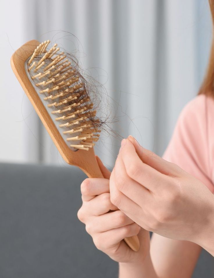 أوقفي تساقط الشعر أثناء الحمل بهذه الطريقة